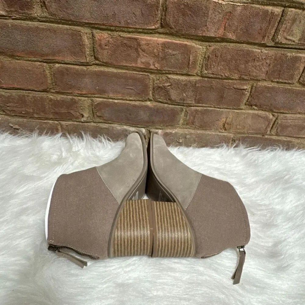 Toms Boots Womens 9.5 Lacy Ankle Bootie Beige Suede Side Zip Block Heels Casual